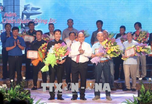 Thủ tướng Nguyễn Xuân Phúc tham dự Chương trình "Những đóa hoa bất tử" ảnh 1